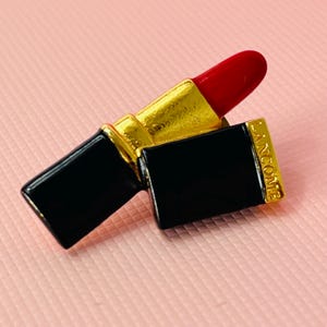 Broche vintage de pintalabios Lancôme – Broche cosmético de esmalte dorado