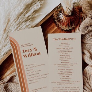 Puede incluir: Un programa de boda con un esquema de color melocotón y marrón. El programa enumera la fiesta de bodas y el orden de los eventos de la ceremonia. El texto dice "Bienvenido a la boda de Zoey & William".