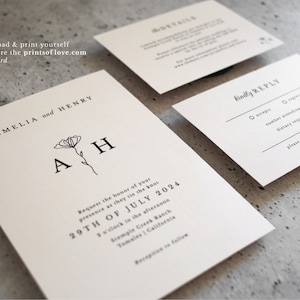 K&ouml;nnte beinhalten: Eine wei&szlig;e Hochzeitseinladung mit schwarzem Text. Die Einladung lautet "Amelia und Henry" mit einem floralen Design und den Initialen "A H". Die Einladung enth&auml;lt das Hochzeitsdatum, die Uhrzeit und den Ort. Eine separate wei&szlig;e RSVP-Karte mit schwarzem Text lautet "Bitte antworten".