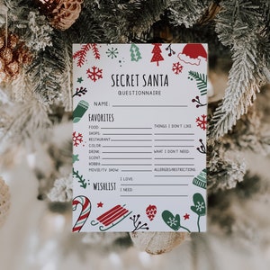 Può includere: Un questionario bianco di Secret Santa con un tema natalizio festivo. Il questionario include sezioni per il nome, i preferiti, le cose che non ti piacciono, ciò di cui non hai bisogno, allergie/restrizioni, lista dei desideri e ciò che ami e di cui hai bisogno.