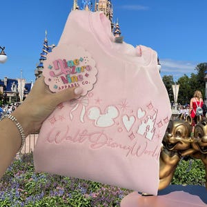 Disneyworld Bow Shirt, pink disneyworld crewneck, disneyworld pink, cute disneyworld shirts, Disneyworld shirt for girls, disneyworld shirt