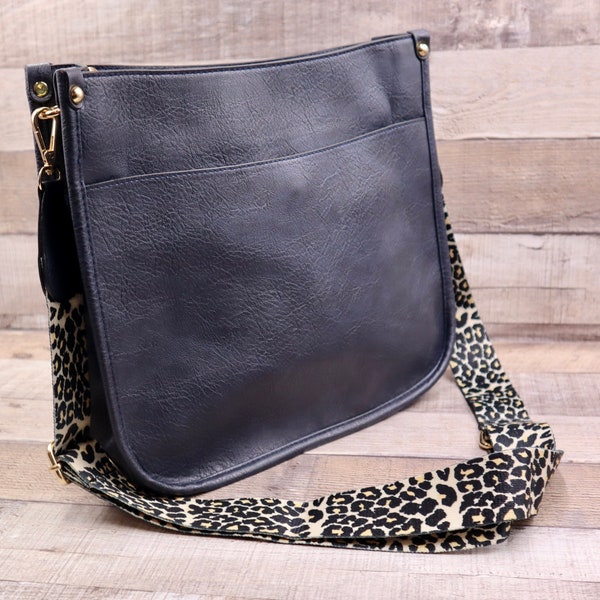 BOLSO BANDOLERA DE CUERO / Cuero vegano azul marino con correa de guitarra ajustable con estampado de leopardo / Cuero sintético suave con cierre de cremallera