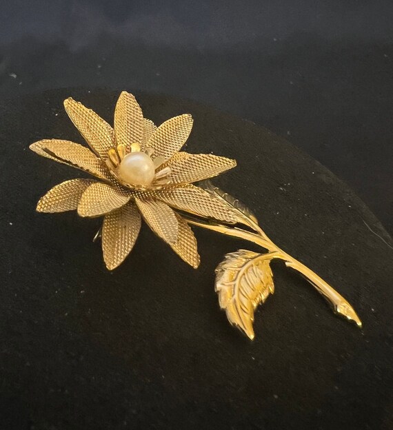 Two Flower Brooch Pins Gold Toned With Faux Pearl… - image 4