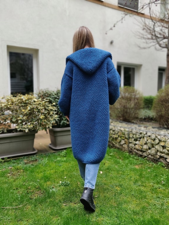 Merino Chunky Oversize Cardigan lange Strickjacke gestrickte  handgemachte Damenjacke Zopfmuster dunkelblaue Strickjacke  Strickjacke mit