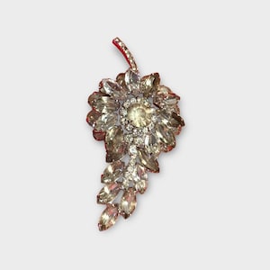 Vintage grote D&E Juliana gelaagde bladbroche doorzichtige strassspeld 3,75&quot;