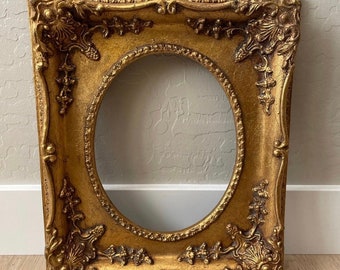 Vintage Ornate Gold Photo Art Frame with Oval Opening