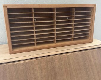 Soporte de casete de madera vintage de Napa Valley Box Co. / Estante de almacenamiento de medios de pared de los años 80 / Organizador de madera rústica / Decoración retro para el hogar