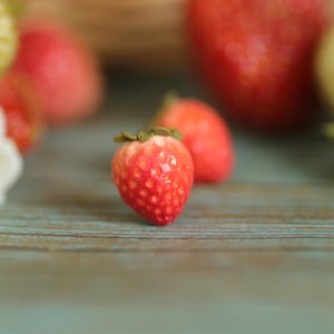 Strawberry clay earrings, 925 sterling silver, food earrings, berry jewelry, minimalist jewelry, garden earrings, hypoallergenic earrings
