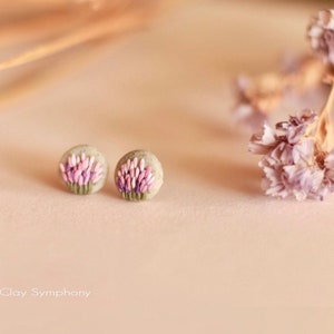 Lavender clay earrings, stud earrings, Hypoallergenic, Nickel free, minimalist style, floral design, flower earrings, summer earrings