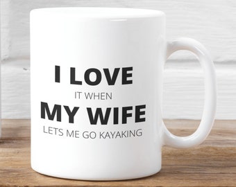 Presentes de caiaque, presentes engraçados de caiaque, caneca de canoa, caneca de caiaque, presente para o marido, eu amo minha esposa, adoro quando minha esposa me deixa andar de caiaque
