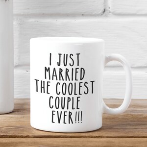 Acabei de me casar com o casal mais legal de todos os tempos, caneca para oficial de casamento, presente engraçado para oficial de casamento, presente de agradecimento, presente para oficial de casamento