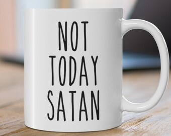 Può includere: Tazza da caffè in ceramica bianca con testo nero che recita "NOT TODAY SATAN".