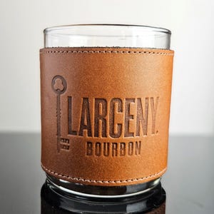 Larceny Leather Rocks Glass - Geschenk für Ihn - Groomsmen Geschenke - Bar Weihnachten - Whiskyglas - Bourbon