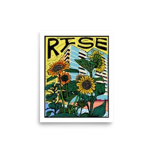 Könnte beinhalten: Ein rechteckiger Kunstdruck mit dem Wort RISE in fetten schwarzen Buchstaben am oberen Rand. Unter dem Text sind mehrere gelbe Sonnenblumen mit dunklen Mitten und grünen Blättern vor einem hohen, hellblauen Gebäude mit horizontalen Linien dargestellt.