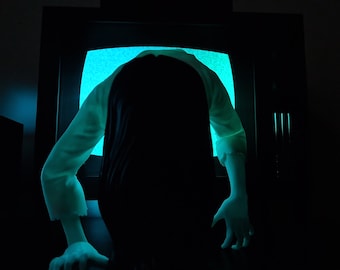 Samara/sadako TV scene model with lights (The Ring movie)