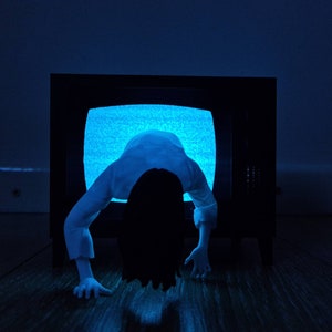 Samara/sadako TV scene model with lights (The Ring movie)