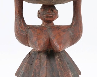 Wooden cut: woman with a pleated skirt (Burkina Faso)