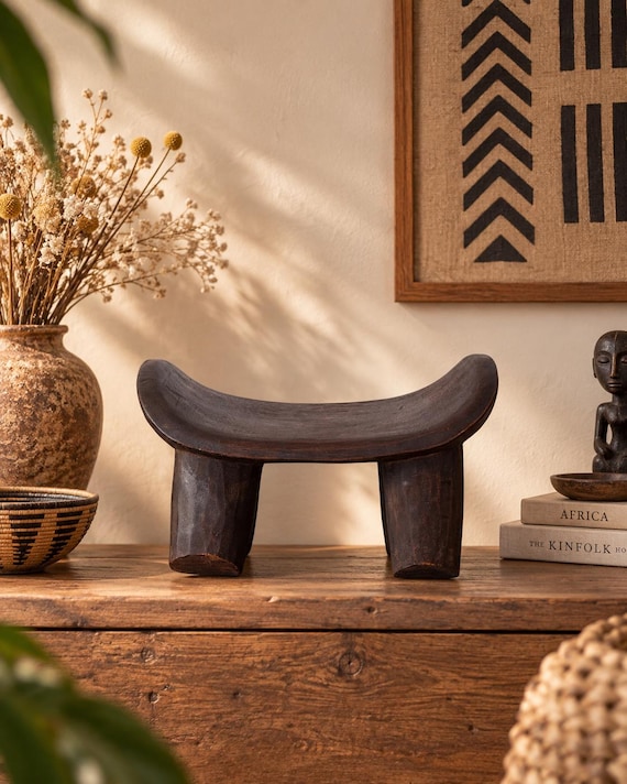 Tabouret bas Senoufo, en bois sculpté à la main (Burkina Faso, pièce unique)