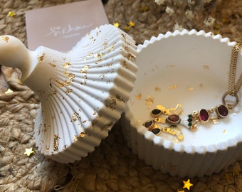 Boîte à bijoux / Boîte à trésors blanche ornée de feuilles d'or