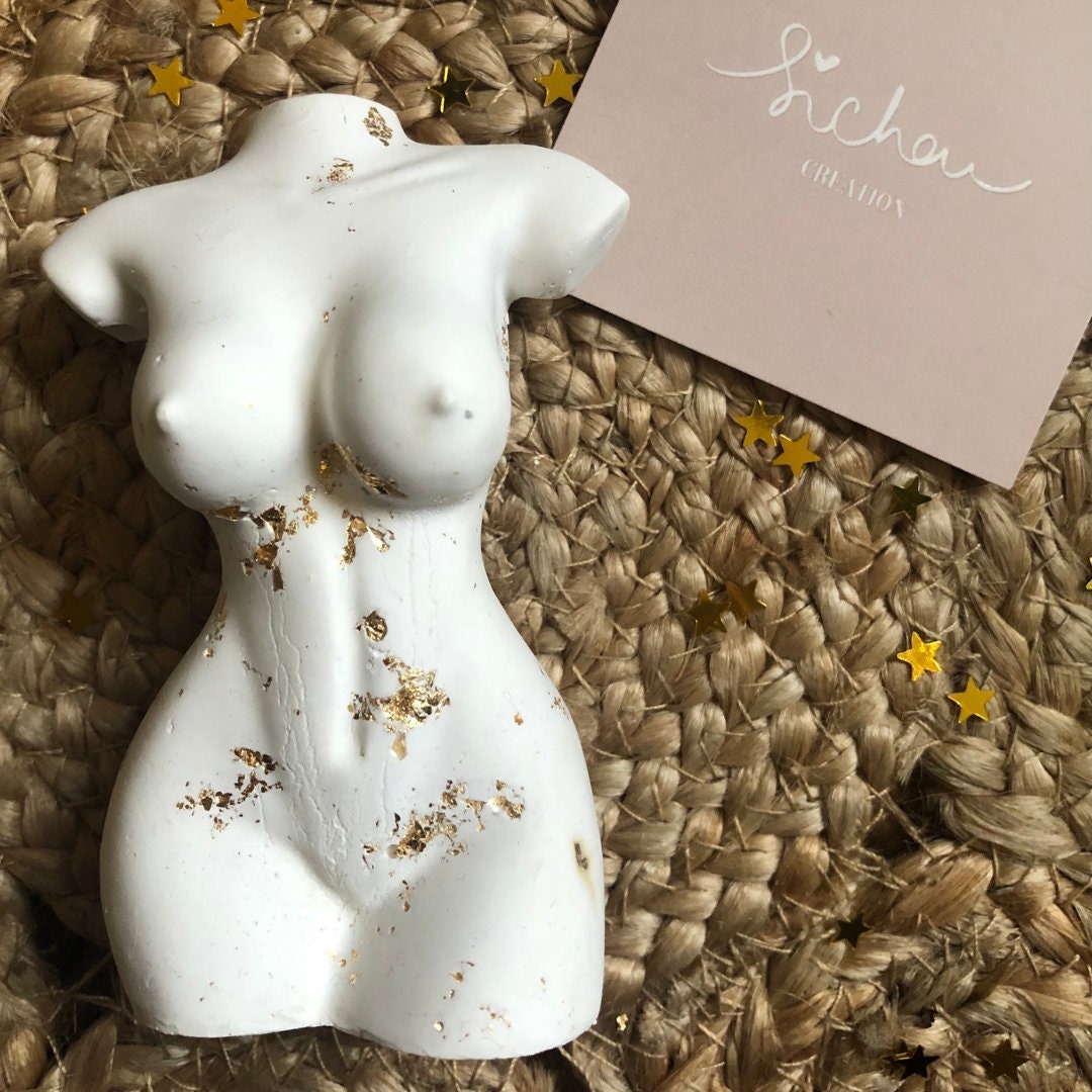 Buste Femme Orné de Feuilles d'or