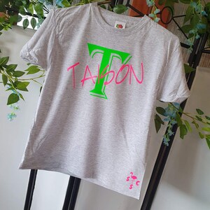 Personalisiertes Krawatten-T-Shirt