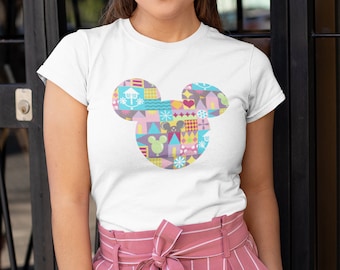Könnte beinhalten: Weißes T-Shirt mit einem bunten Mickey-Maus-Kopfdesign, das aus verschiedenen geometrischen Formen und Mustern besteht. Das Design umfasst eine Vielzahl von Farben, darunter Rosa, Blau, Gelb, Grün und Lila.