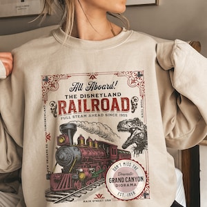 All Aboard Disneyland Railroad Unisex Crewneck-tröja - Perfekt för din Disneyland-semester, Disneyland Ride-tröja för Disney-fans bild 1