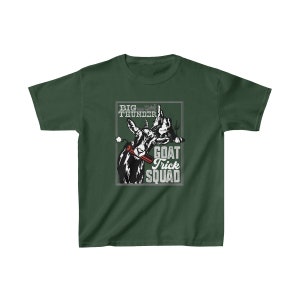 K&ouml;nnte beinhalten: Ein gr&uuml;nes T-Shirt mit einer wei&szlig;en Grafik einer Ziege mit einem roten Dynamitstab im Maul. Der Text "BIG THUNDER GOAT TRICK SQUAD" ist in Wei&szlig; auf der Grafik gedruckt.