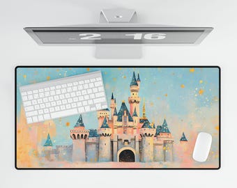 Peut inclure: Un château rose et bleu avec des tours blanches sur un fond de ciel bleu. Le château est entouré d'étoiles et a un aspect fantaisiste. Il s'agit d'un tapis de souris.