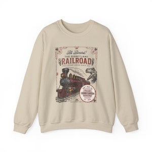 All Aboard Disneyland Railroad Unisex Crewneck-tröja - Perfekt för din Disneyland-semester, Disneyland Ride-tröja för Disney-fans Sand