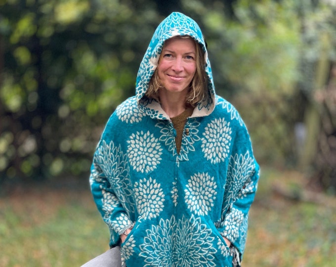 Beautiful Hooded Poncho >>> Mexicano flower circle >> 2 colors >> JUNGLE, Festival Clothing, Gypsy, Ethno Style