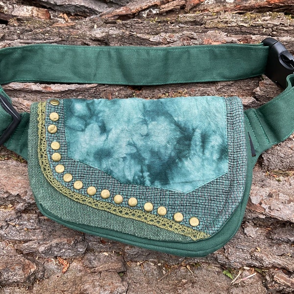 kleine stylische Gürteltasche mit Nieten - JUNGLE - Goa - Psy Trance - Freak - Bauchtasche - Hüfttasche - Festival Kleidung - Ethno