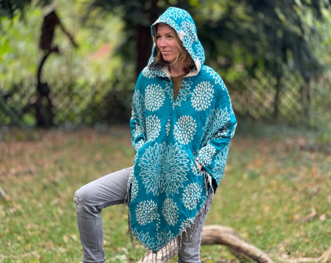 Beautiful hooded poncho >>> Mexicano flower circle >> 2 colors >> JUNGLE, festival clothing, gypsy, ethnic style