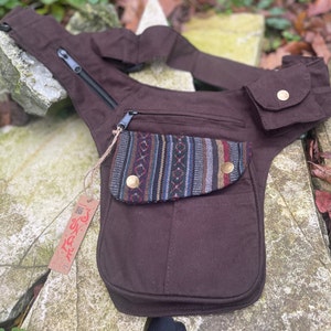 Heuptasje haltertas BILLIE zwart, olijf, bruin met etnisch detail ruime halterriem JUNGLE Goa heuptasje brown /gheri flap 2