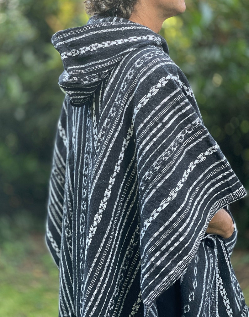 Poncho grande con capucha Gheri 2 variantes en blanco y negro JUNGLE ropa de festival, gitano, estilo étnico, freak imagen 8