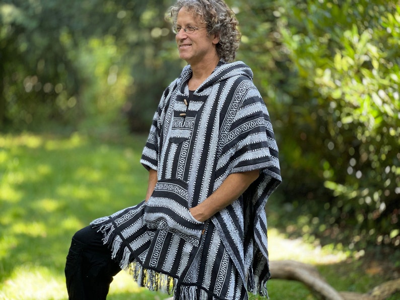 Poncho grande con capucha Gheri 2 variantes en blanco y negro JUNGLE ropa de festival, gitano, estilo étnico, freak wide stripes blk/wht