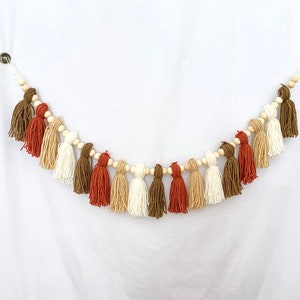 Orange and Brown Tassel Garland, Fall Yarn Tassel Garland, Neutral Autumn Tassel Wall Hanging, Safari Tassel Wall Decor, Custom Lengths