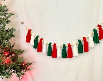 Red and Green Christmas Yarn Tassel Garland with Wooden Beads, Traditional Christmas Tassel Garland for Mantle, Custom Lengths