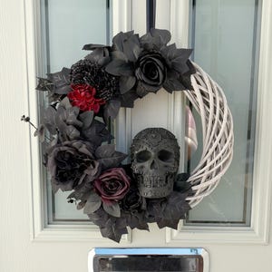 Gothic Halloween Wreath: Black Roses, Skull Ornament, Autumn Door Decor