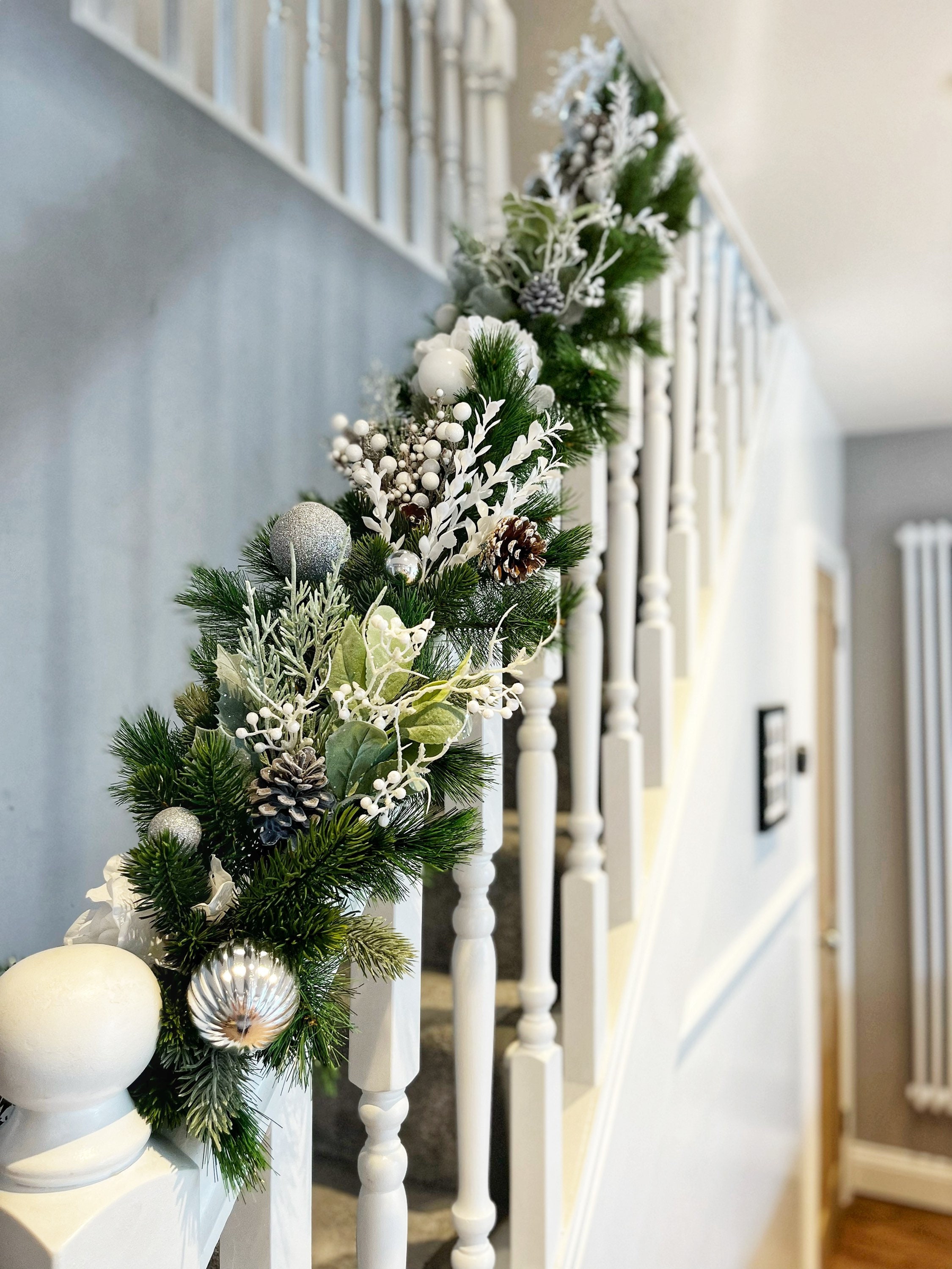 Lighted garland for stairs deals