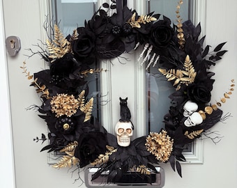 Couronne d'Halloween gothique : roses noires, tête de mort, corbeau - Déco automne