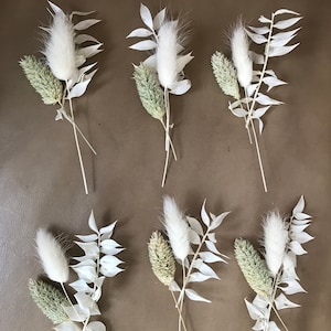18 pezzi di torta / fiori secchi artigianali / 5-10 cm / decorazioni per cupcake / decorazioni per torte / bianco e verde salvia / decorazione per torte / Regno Unito / festa /