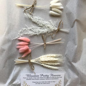 24 pezzi di torta / fiori secchi artigianali / bianco e rosa / 10-15 cm / decorazioni per cupcake / decorazioni per torte / set mini Pampas / torta / Regno Unito /