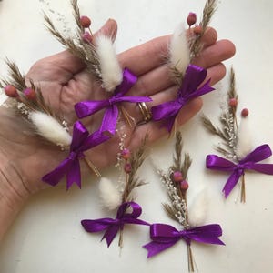 6 mini bouquets de fleurs violettes séchées | Blanc | Naturel | 10-15 cm | Arc | Décoration de gâteau Cupcake | Artisanat | Carte | Thème paon | Violet