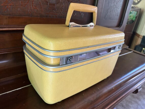 Vintage Samsonite Silhouette Toiletries Case.