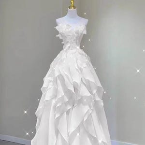 プリンセスホワイトプロムドレス | Aラインホワイトフェアリーガウン | フロア丈フォーマルドレス | パーティードレス | バースデードレス | カクテルドレス | カスタムドレス