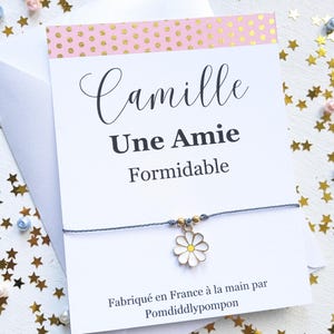 Bracelet d'amitié avec cordon réglable, carte personnalisée avec enveloppe, bijou minimaliste avec breloque fleur, cadeau pour amie en or