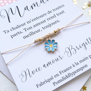 Bracelet fête des mères sur cordon réglable, carte personnalisée avec enveloppe, bijou minimaliste avec breloque fleur, cadeau pour maman