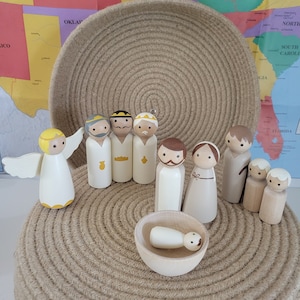 Ensemble de crèche de Noël. Cadeau de Noël. Poupées Montessori à chevilles. Poupées Nativité avec chevilles.