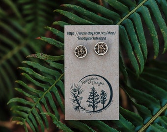 Floral Holz Ohrstecker, Holz Blumen Ohrringe, Blume Holz Ohrstecker, zierliche Blumen Ohrringe, Pflanzenliebhaber, Naturliebhaber, Blumen, Blumen Ohrringe